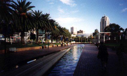 Walk to Darling Harbor, Sydney